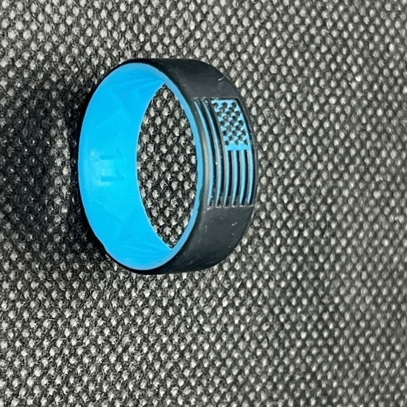 Patriotic American Flag Silicone Ring, Unisex, Comfort Fit - Picture 4 of 4